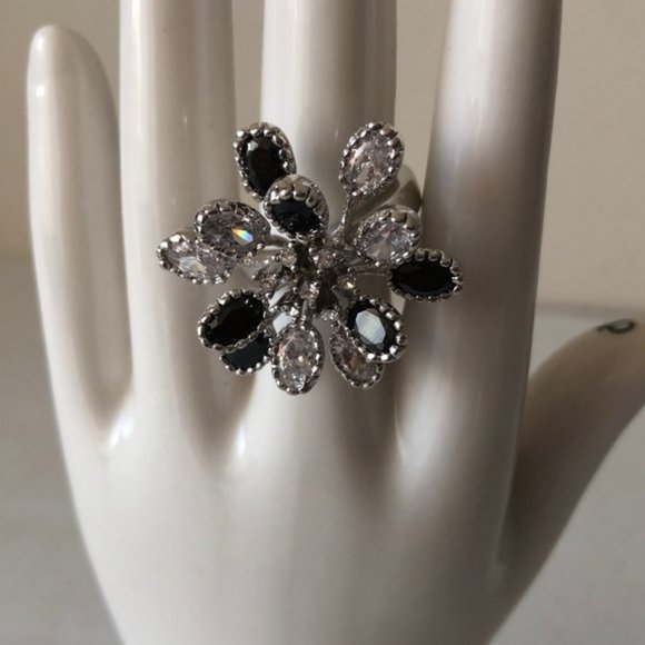 VTG Black Fx Onyx & Clear CZ Flower Silver Color Cocktail Ring Gorgeous Sz.8 - Picture 1 of 9